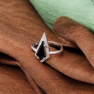 Black Onyx Kite Shape Sterling Silver Ring