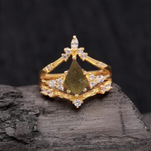 Czech Republic Raw Moldavite Kite Shape Crown Ring 18K Gold