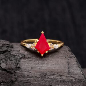 Natural Hot Pink Chalcedony Kite Shape Ring 18K Gold